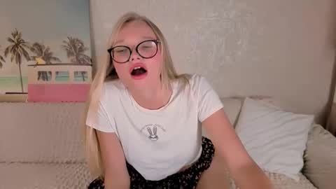 Snapshot of boysloveblondee chatting on 09-24-25, 12:41 BoysLoveBlondee online show from 09-24-25, 12:41