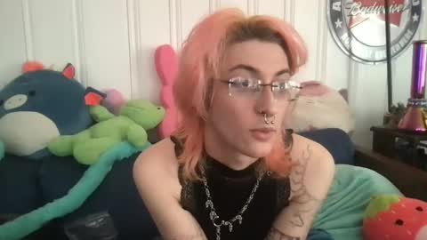 Snapshot of boywithbug chatting on 02-04-25, 08:28 boywithbug online show from 02-04-25, 08:28