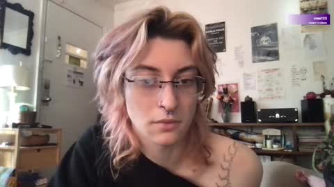 Snapshot of boywithbug chatting on 03-12-25, 03:40 boywithbug online show from 03-12-25, 03:40