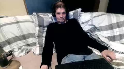 Snapshot of bponie1 chatting on 10-31-25, 02:12 bponie1 online show from 10-31-25, 02:12