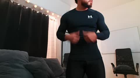 Snapshot of bradley_martinez chatting on 12-24-24, 07:22 Bradley Martinez online show from 12-24-24, 07:22