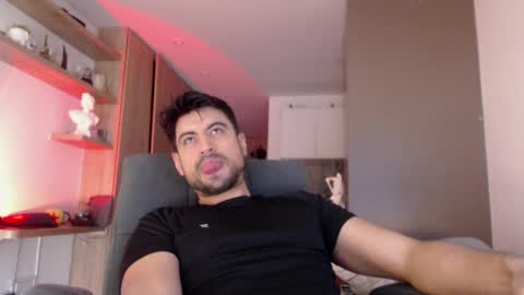 Snapshot of bradley_muscle chatting on 09-10-25, 08:20 Bradley online show from 09-10-25, 08:20