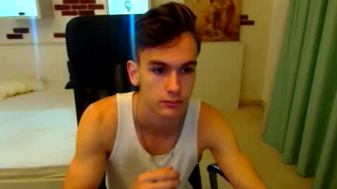 Snapshot of bradyflint chatting on 10-17-25, 04:04 BradyFlint online show from 10-17-25, 04:04