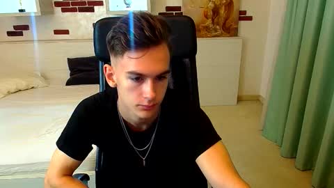 Snapshot of bradyflint chatting on 10-18-25, 04:15 BradyFlint online show from 10-18-25, 04:15