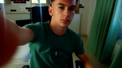 Snapshot of bradyflint chatting on 10-20-25, 04:57 BradyFlint online show from 10-20-25, 04:57