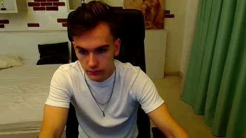 Snapshot of bradyflint chatting on 10-21-25, 04:24 BradyFlint online show from 10-21-25, 04:24