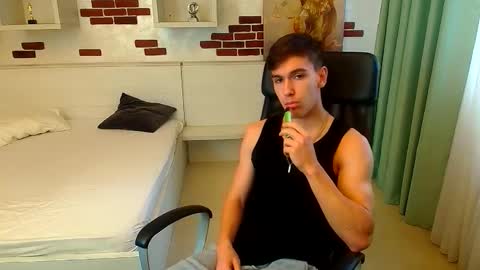 Snapshot of bradyflint chatting on 11-05-25, 11:21 BradyFlint online show from 11-05-25, 11:21