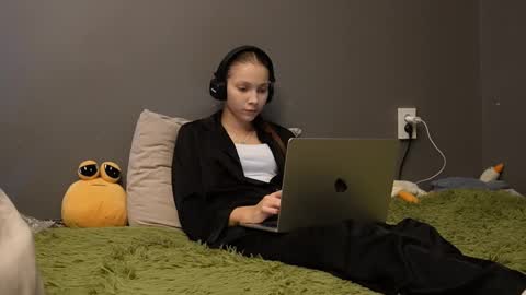 Snapshot of brandamatteson chatting on 11-30-25, 03:16 Alice online show from 11-30-25, 03:16