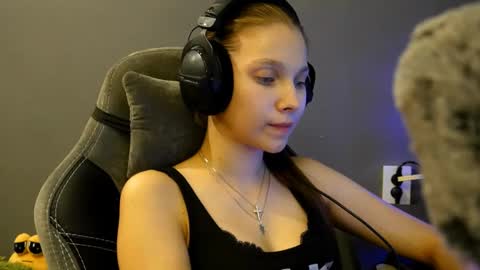 Snapshot of brandamatteson chatting on 12-16-25, 04:23 Alice online show from 12-16-25, 04:23