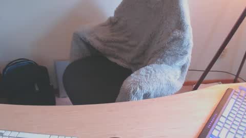 Snapshot of brandondot chatting on 12-30-24, 06:27 brandondot online show from 12-30-24, 06:27