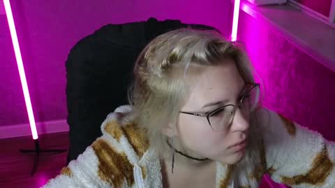 Belle  online show from 12-20-24, 01:36