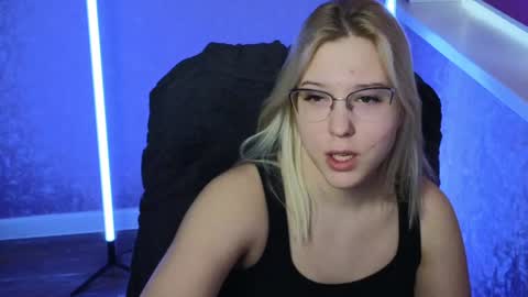 Belle  online show from 01-13-25, 07:32