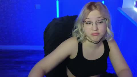 Belle  online show from 01-16-25, 04:49