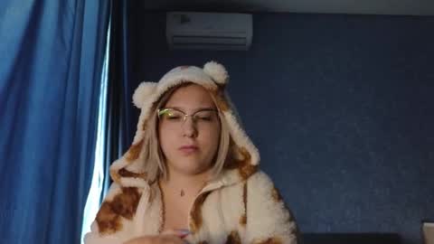 Belle  online show from 10-06-25, 07:39