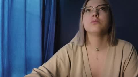 Snapshot of brandy__stars chatting on 11-22-25, 04:11 Belle online show from 11-22-25, 04:11