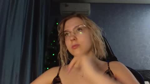 Snapshot of brandy__stars chatting on 12-04-25, 10:35 Belle online show from 12-04-25, 10:35