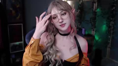 Snapshot of brandy_queen chatting on 03-04-25, 05:11 Aurorabut ur dad just calls me Rory online show from 03-04-25, 05:11