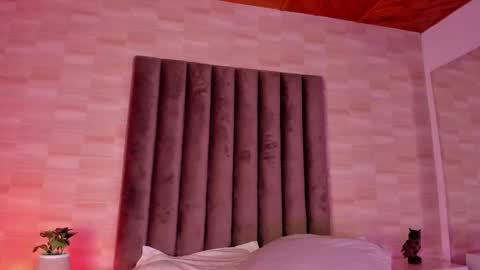 Snapshot of brann_tadzio chatting on 02-13-25, 08:06 online show from 02-13-25, 08:06