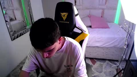 Snapshot of brayan_lopezz chatting on 01-07-25, 01:14 BRAYAN online show from 01-07-25, 01:14