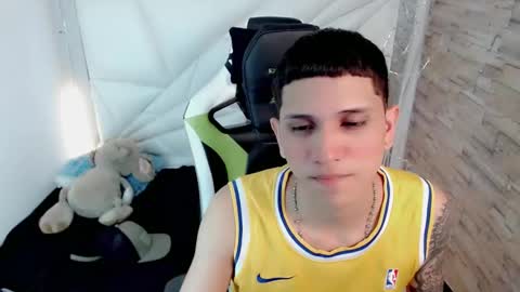 Snapshot of brayan_lopezz chatting on 02-04-25, 03:47 BRAYAN online show from 02-04-25, 03:47