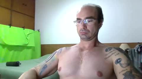 Snapshot of braziliannakedguy chatting on 01-18-26, 01:20 Fabio online show from 01-18-26, 01:20