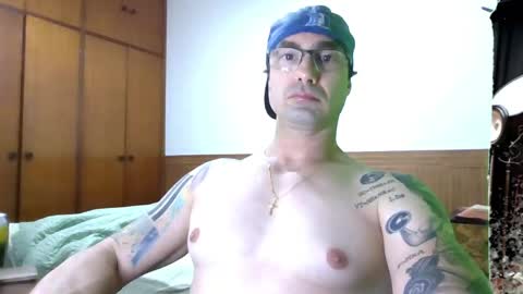 Snapshot of braziliannakedguy chatting on 04-12-26, 01:10 Fabio online show from 04-12-26, 01:10