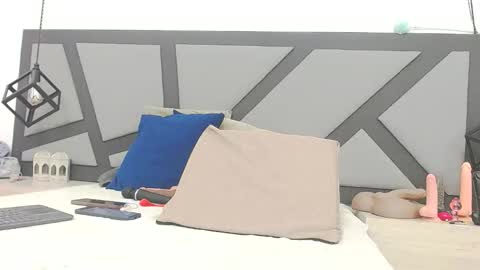 BRENDA VELASQUEZ online show from 10-23-25, 08:18