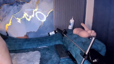 Snapshot of brendabrookss chatting on 01-15-25, 04:32 brenda online show from 01-15-25, 04:32