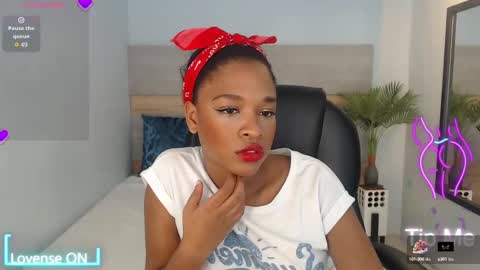 Snapshot of brendathompson_ chatting on 10-15-25, 03:06 Brenda online show from 10-15-25, 03:06