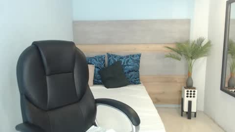 Snapshot of brendathompson_ chatting on 10-28-25, 02:26 Brenda online show from 10-28-25, 02:26