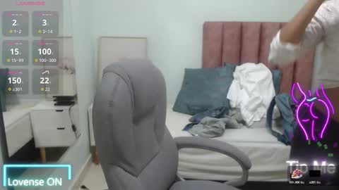 Snapshot of brendathompson_ chatting on 12-02-25, 03:45 Brenda online show from 12-02-25, 03:45