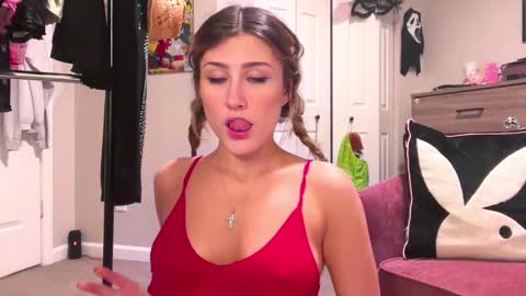 Snapshot of briadominick chatting on 01-21-25, 06:22 Brianna3 online show from 01-21-25, 06:22