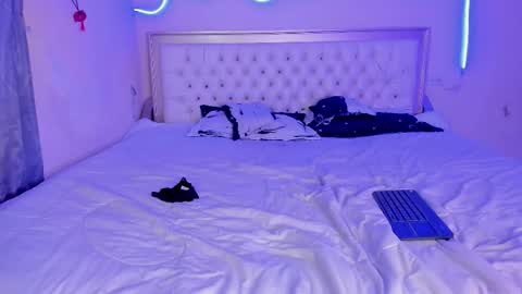 briana_hot03 online show from 11-10-25, 06:29