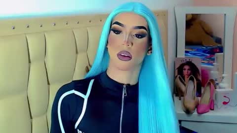 BRIANA online show from 12-21-25, 07:04