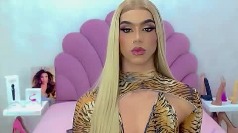 BRIANA online show from 02-15-26, 07:54