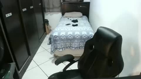 Snapshot of brianaries chatting on 11-25-25, 04:23 brianaries online show from 11-25-25, 04:23