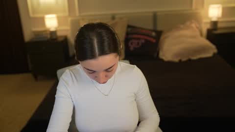 Diamonds Girls online show from 10-27-25, 08:18