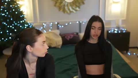 Diamonds Girls online show from 12-17-25, 12:00