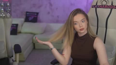 Snapshot of bright_diamonds_054 chatting on 03-14-26, 09:15 Diamonds Girls online show from 03-14-26, 09:15