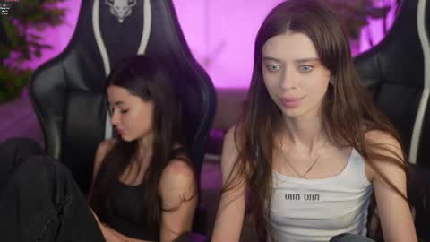 Snapshot of bright_diamonds_054 chatting on 04-10-26, 07:40 Diamonds Girls online show from 04-10-26, 07:40