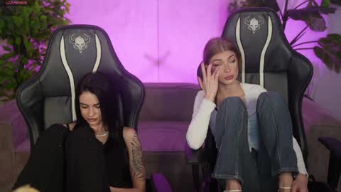 Snapshot of bright_diamonds_054 chatting on 04-14-26, 08:20 Diamonds Girls online show from 04-14-26, 08:20