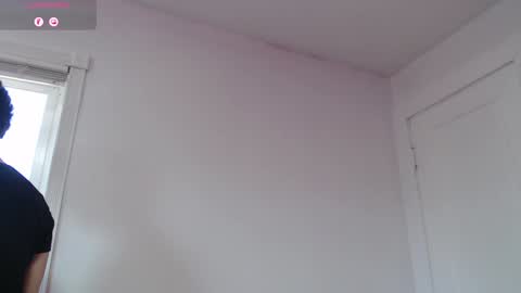Snapshot of bright_pink_strawberry chatting on 01-17-25, 08:55 Strawberry online show from 01-17-25, 08:55