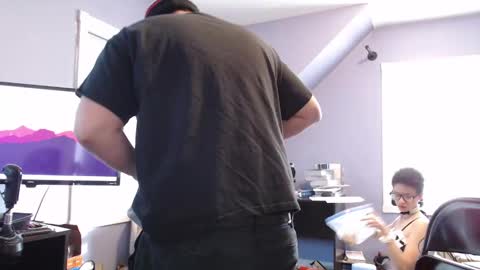 Snapshot of bright_pink_strawberry chatting on 01-19-25, 02:59 Strawberry online show from 01-19-25, 02:59