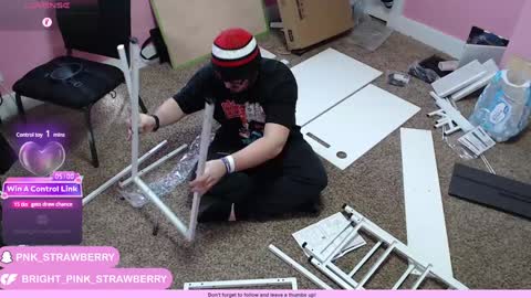 Snapshot of bright_pink_strawberry chatting on 01-27-25, 08:49 Strawberry online show from 01-27-25, 08:49