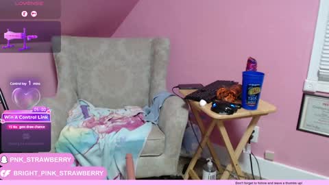 Snapshot of bright_pink_strawberry chatting on 02-03-25, 01:30 Strawberry online show from 02-03-25, 01:30