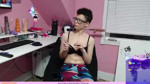 Snapshot of bright_pink_strawberry chatting on 03-06-25, 12:54 Strawberry online show from 03-06-25, 12:54