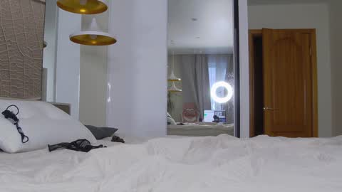 Amina Adelina online show from 01-12-25, 06:39