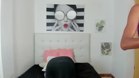 Snapshot of brisahott chatting on 10-18-25, 09:48 Brisa online show from 10-18-25, 09:48