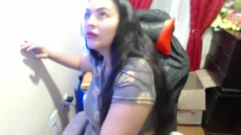 scarleth    follow mee 3 kis online show from 01-11-25, 04:48