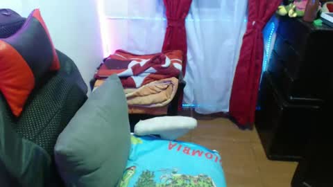 scarleth    follow mee 3 kis online show from 02-06-25, 03:06